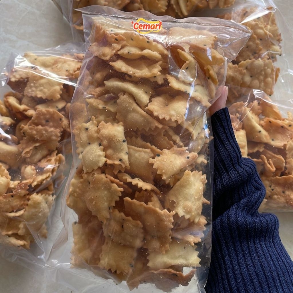 Kue Bawang Manis Jintan Hitam