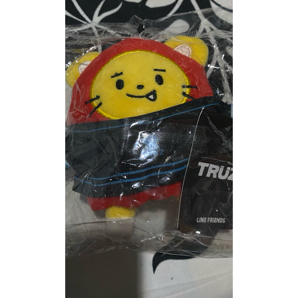 truz lawoo treasure jaehyuk hockey keychain