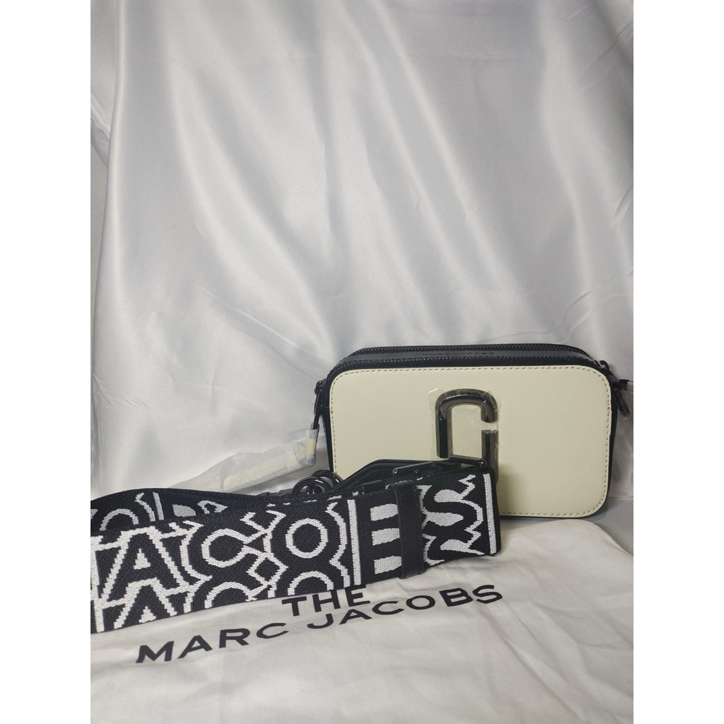 MJ snapshot black whitw