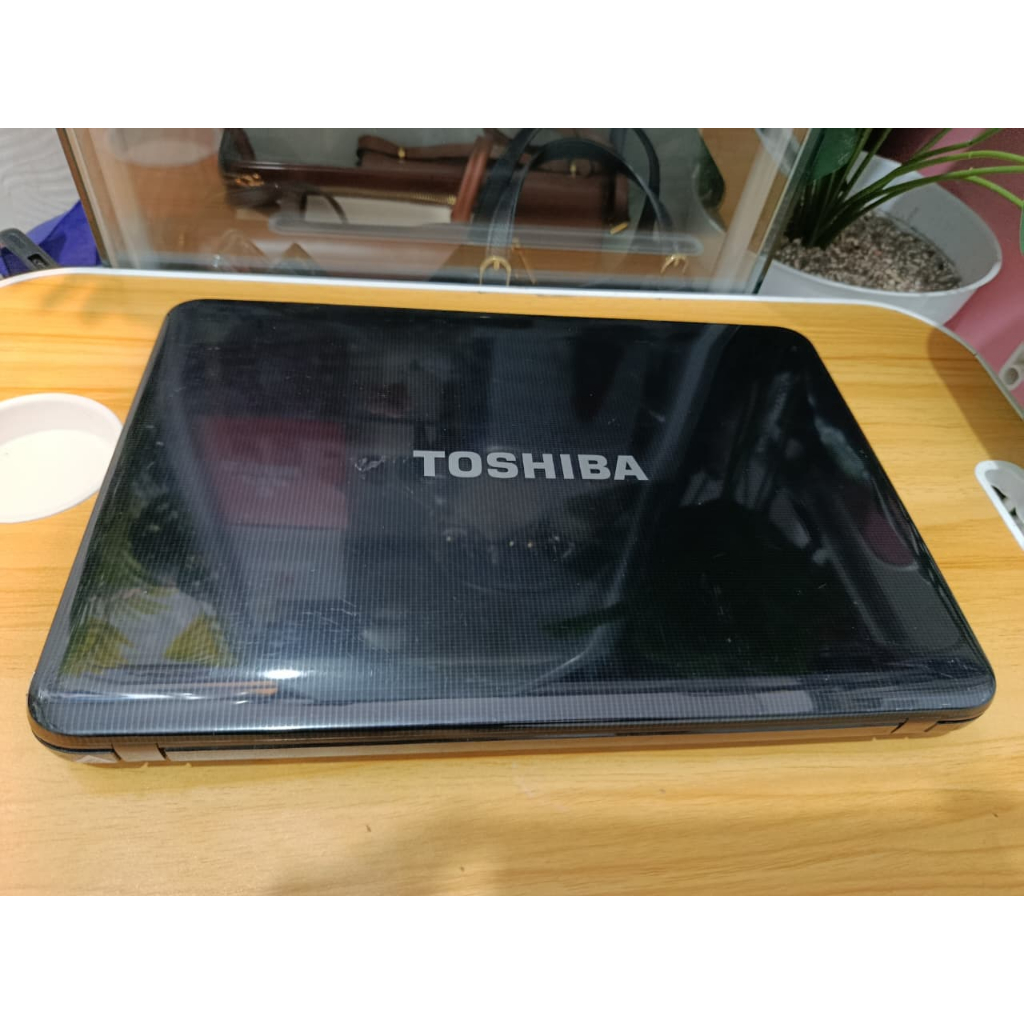 Laptop Toshiba satellite L840  Processor Intel core i5-3210M 2.5GHz Ram 12 Penyimpanan 500 GB hdd Di