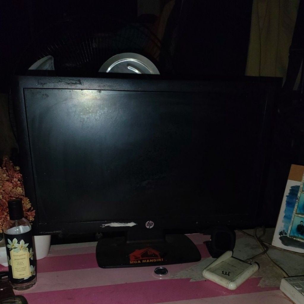 PC 1 set full aksesoris+Monitor+Mouse dan lainnya