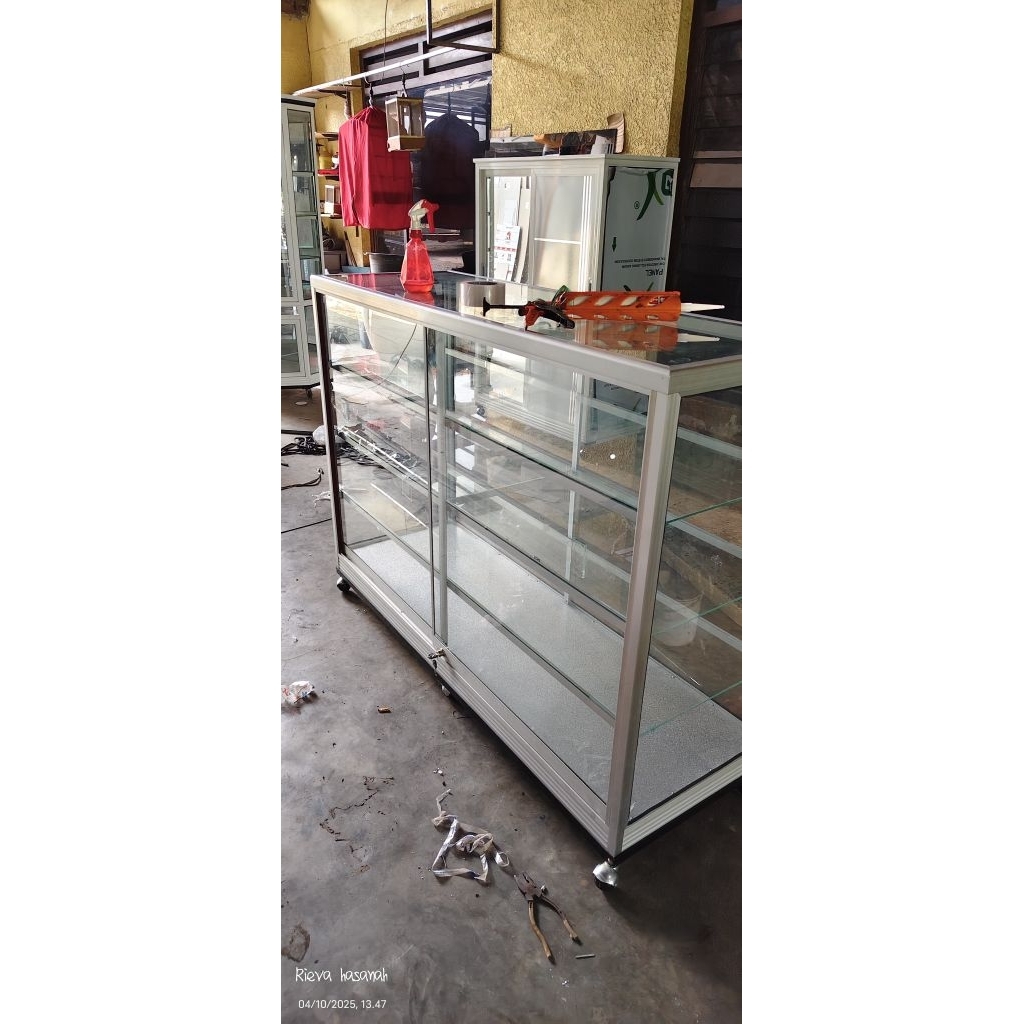 etalase_kaca_baru