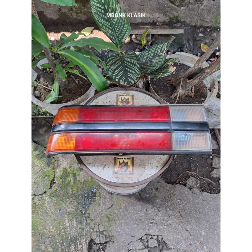 stoplamp lampu belakang ford laser ORIGINAL stoplamp ford laser lampu ford laser stop lampu mobil fo