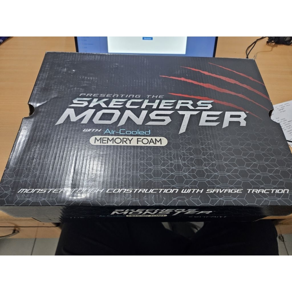 Sepatu Skechers Monster Original