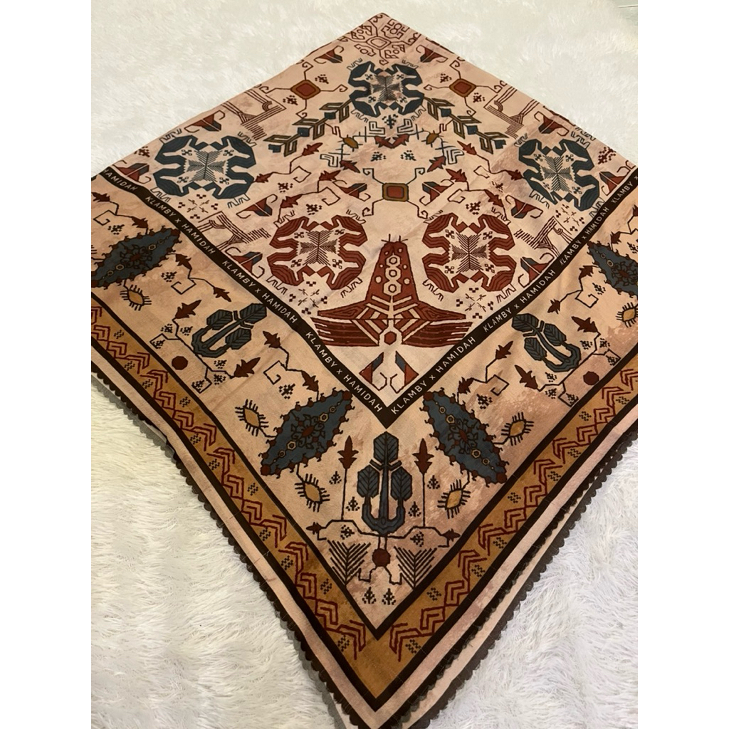 preloved wearing klamby scarf x hamidah