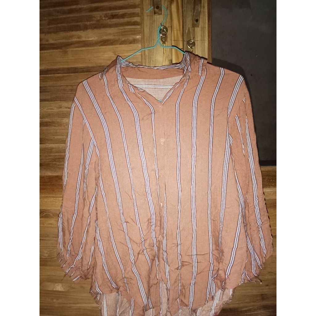 PRELOVED Kemeja Garis_Salem//Kain jatuh