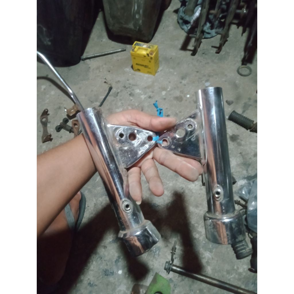 PANGKON LAMPU DEPAN CB K5 ORIGINAL LEPASAN