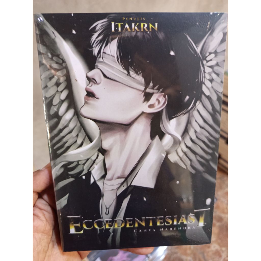 Novel ECCEDENTESIAST