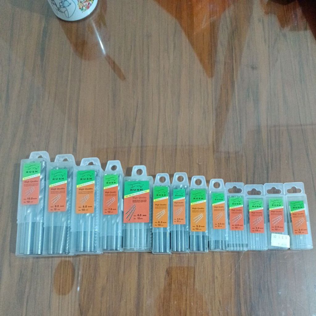 Mata bor besi dan kayu