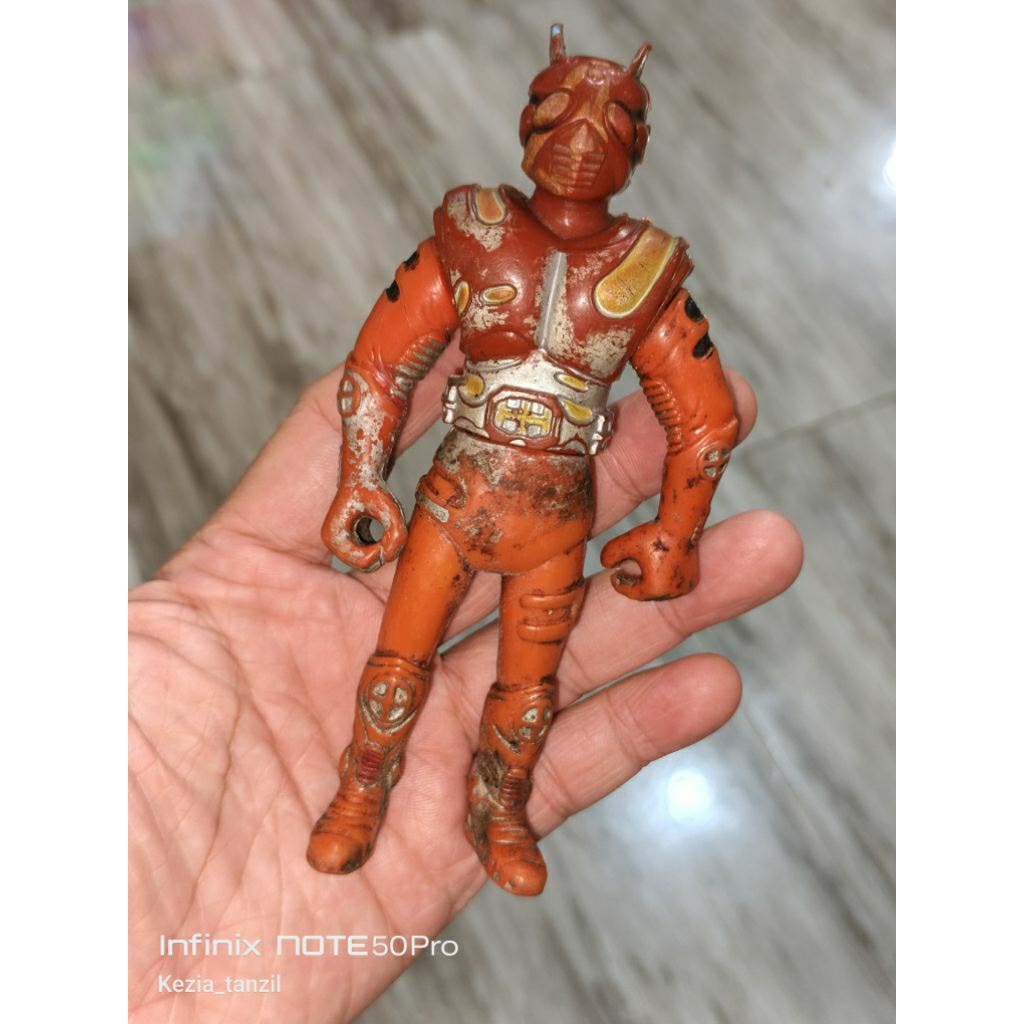 ACTION FIGURE FIGUR SUPERHERO SUPER HERO MONSTER KAMEN RIDER BAJA HITAM VINTAGE JADUL RARE LANGKA KU
