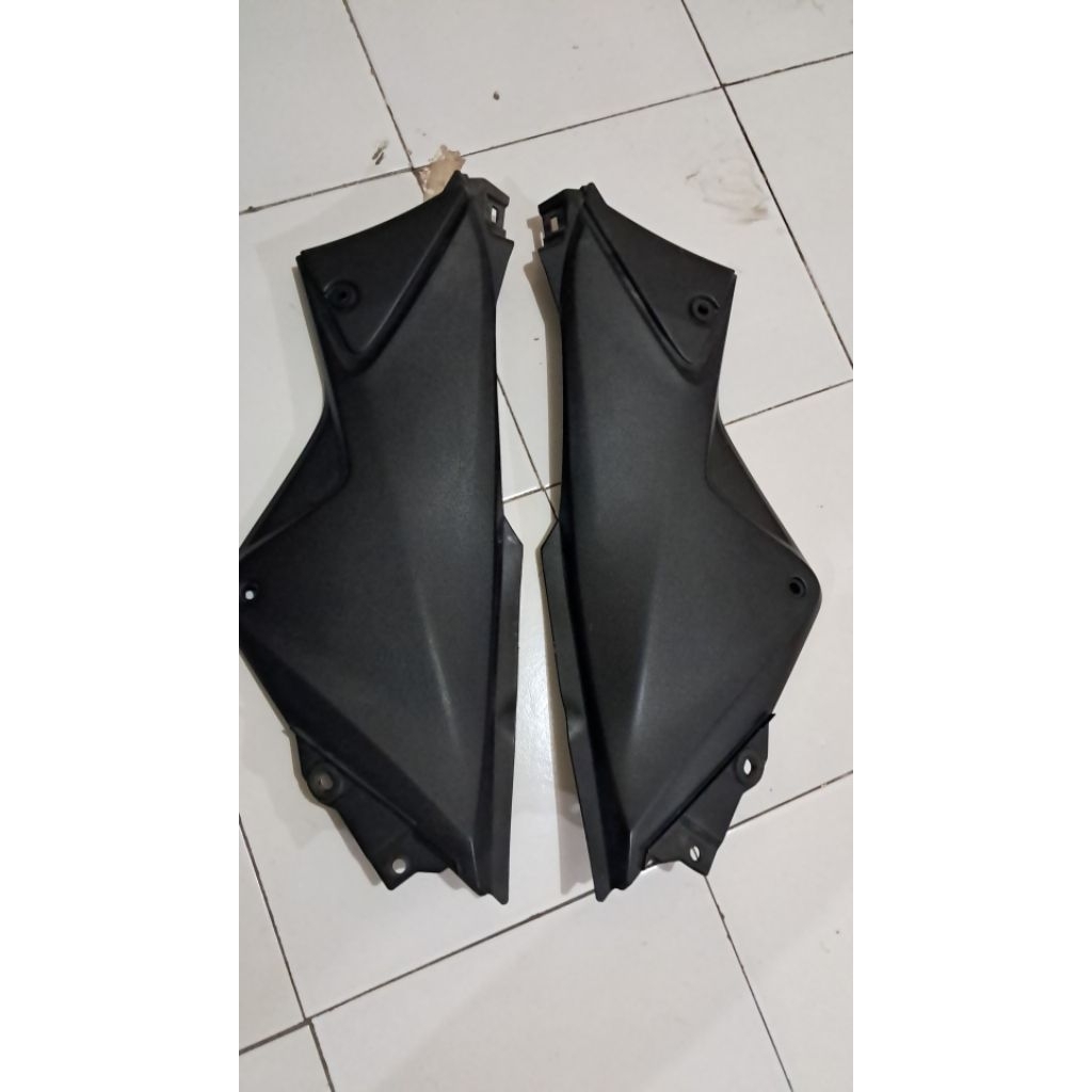 Body Kasar tengah CBR250R CBU KYJ