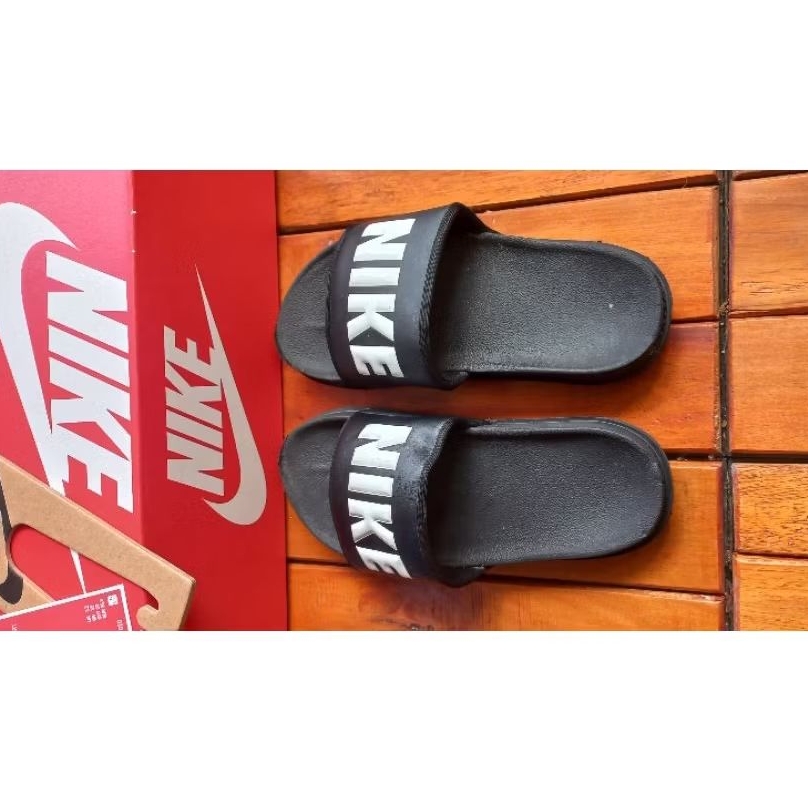SANDAL NIKE OFFCOURT (PRELOVED)