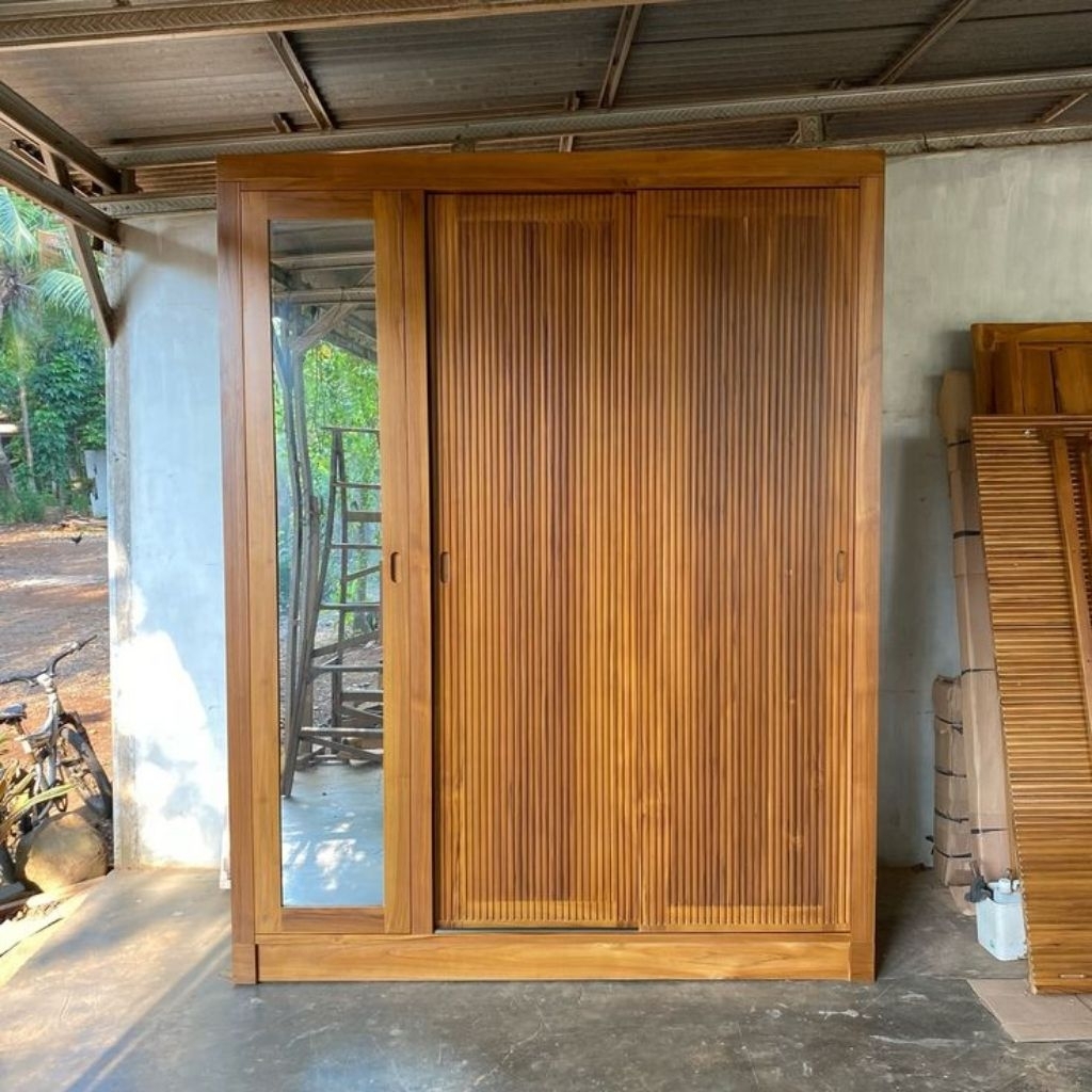 Lemari Sliding Kayu Jati 2 Pintu Garis Vertikal dengan Cermin