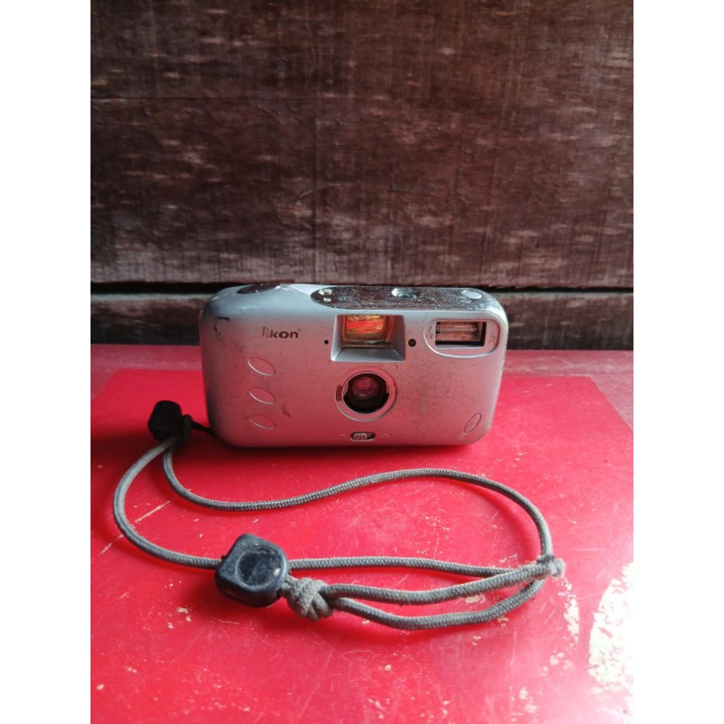 kamera analog 35rb jadul antik kuno lawas vintage kuno display anggap mati