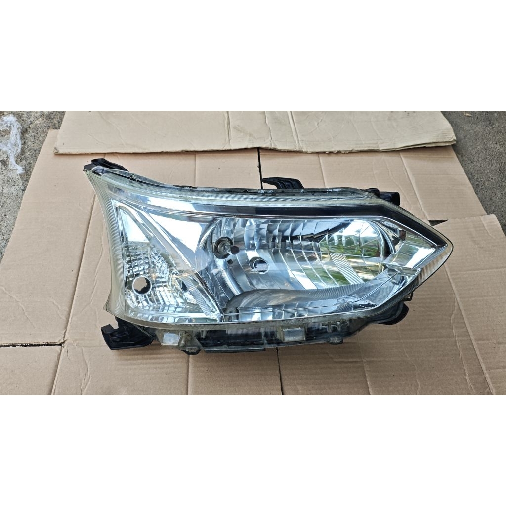 Headlamp Lampu depan Avanza 2015 2016 2017 Original copotan