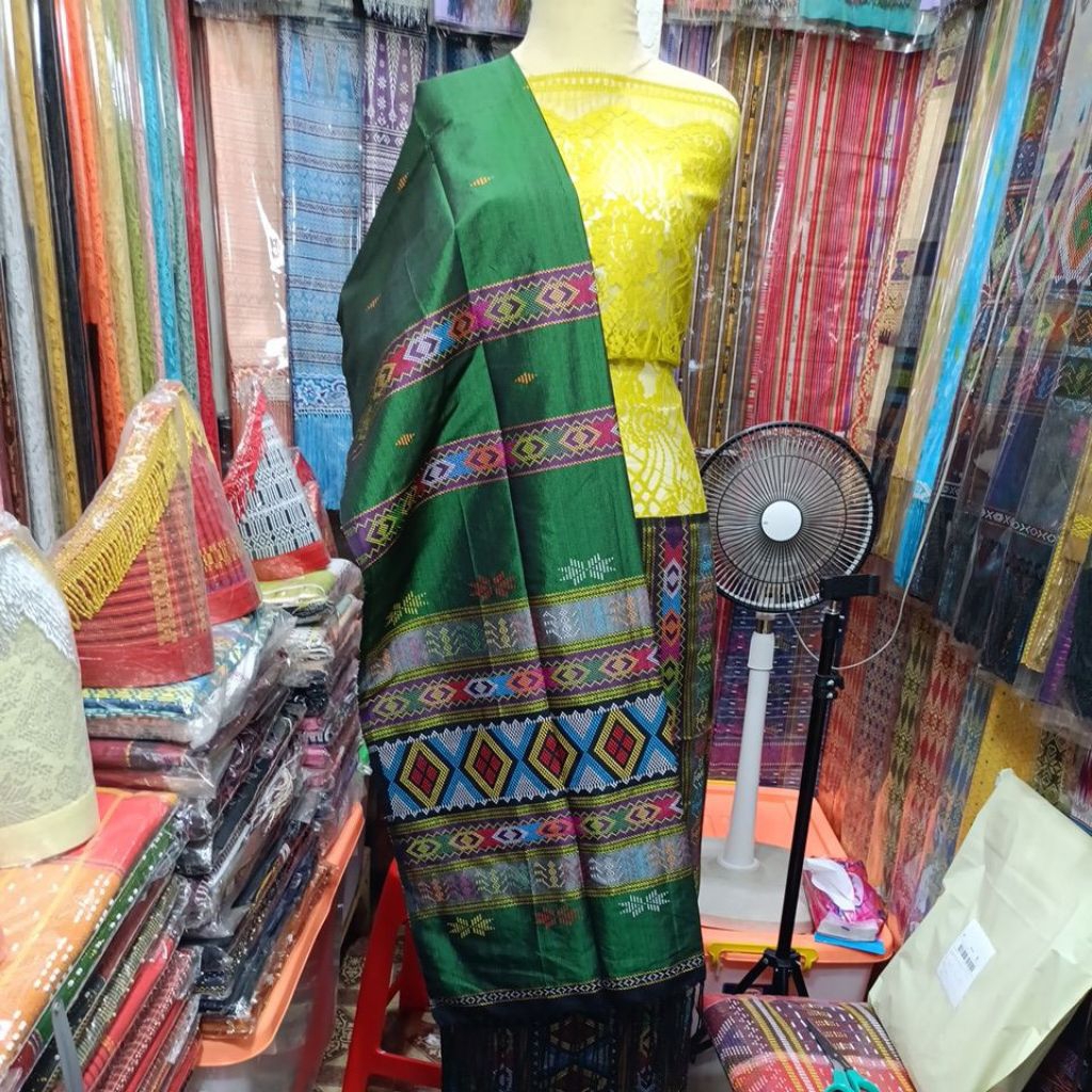 Songket Sadum Sutra Tarutung Motif Bonggit