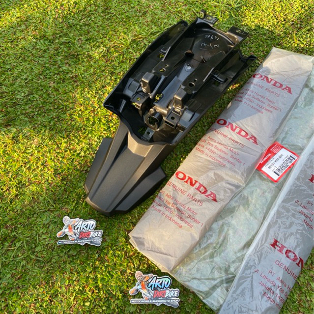 spakbor belakang bagian atas CRF 150L origina honda