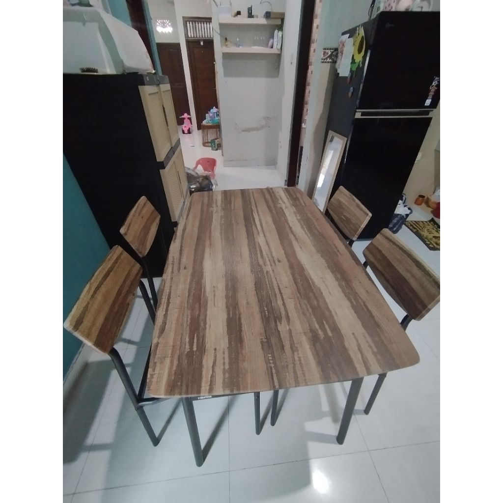 Preloved Meja Makan Informa