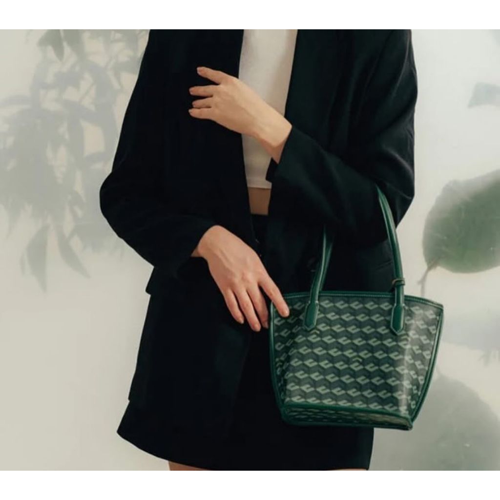 CHRISTY NG MINI RUSO