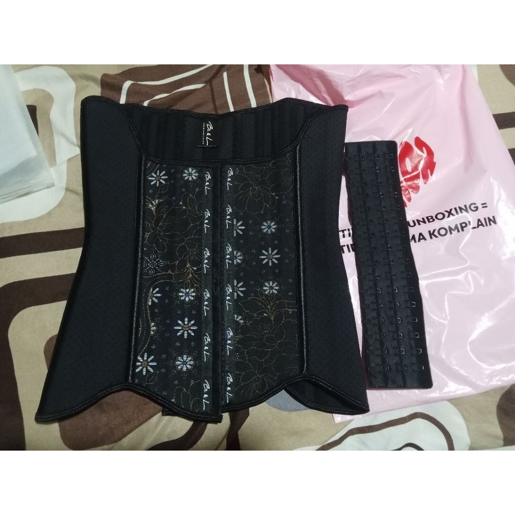 korset cikor latex batik