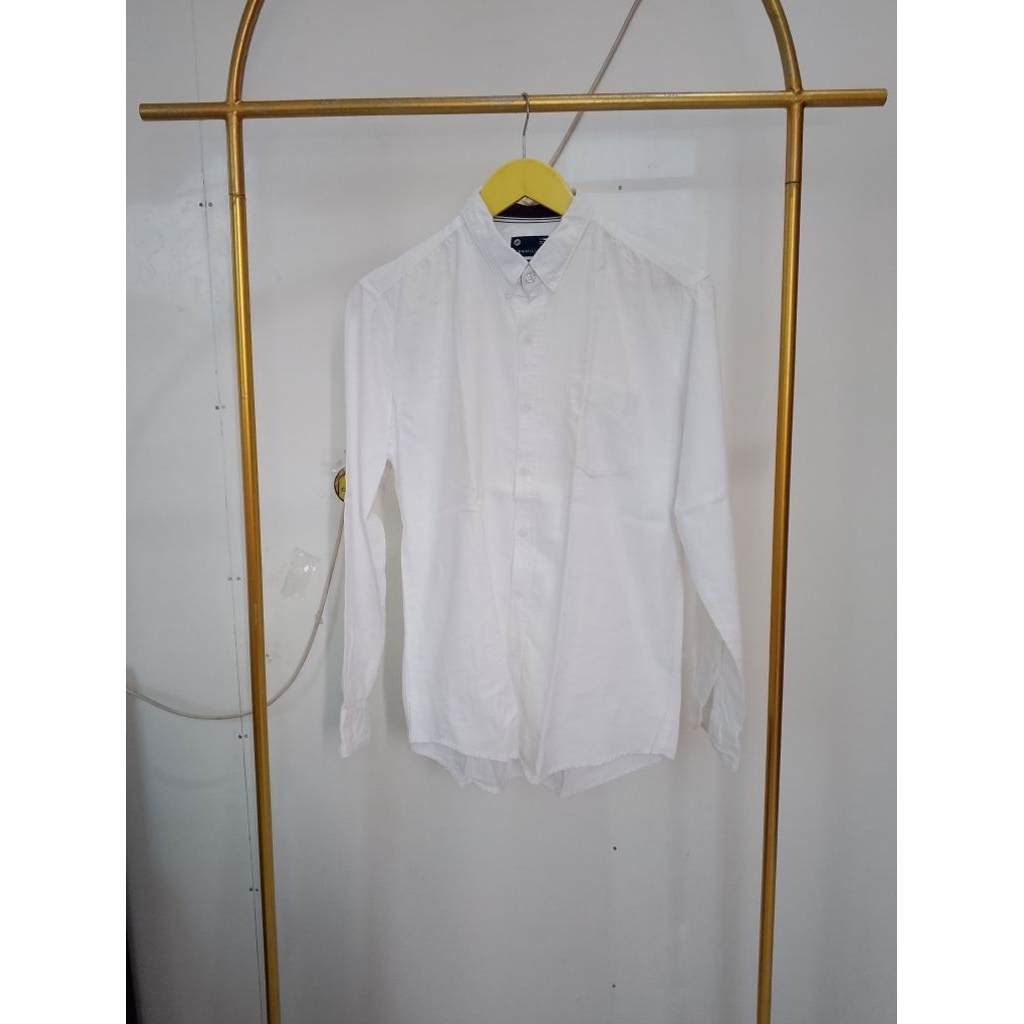 KEMEJA PUTIH MERK BENHILL ✅
