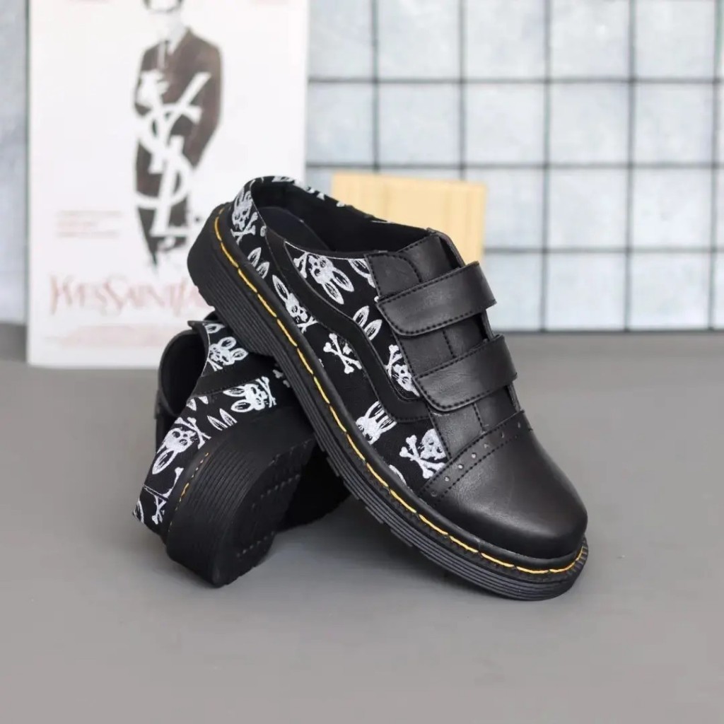 Sepatu Sandal Pria Docmart Slop Hitam Rebbit