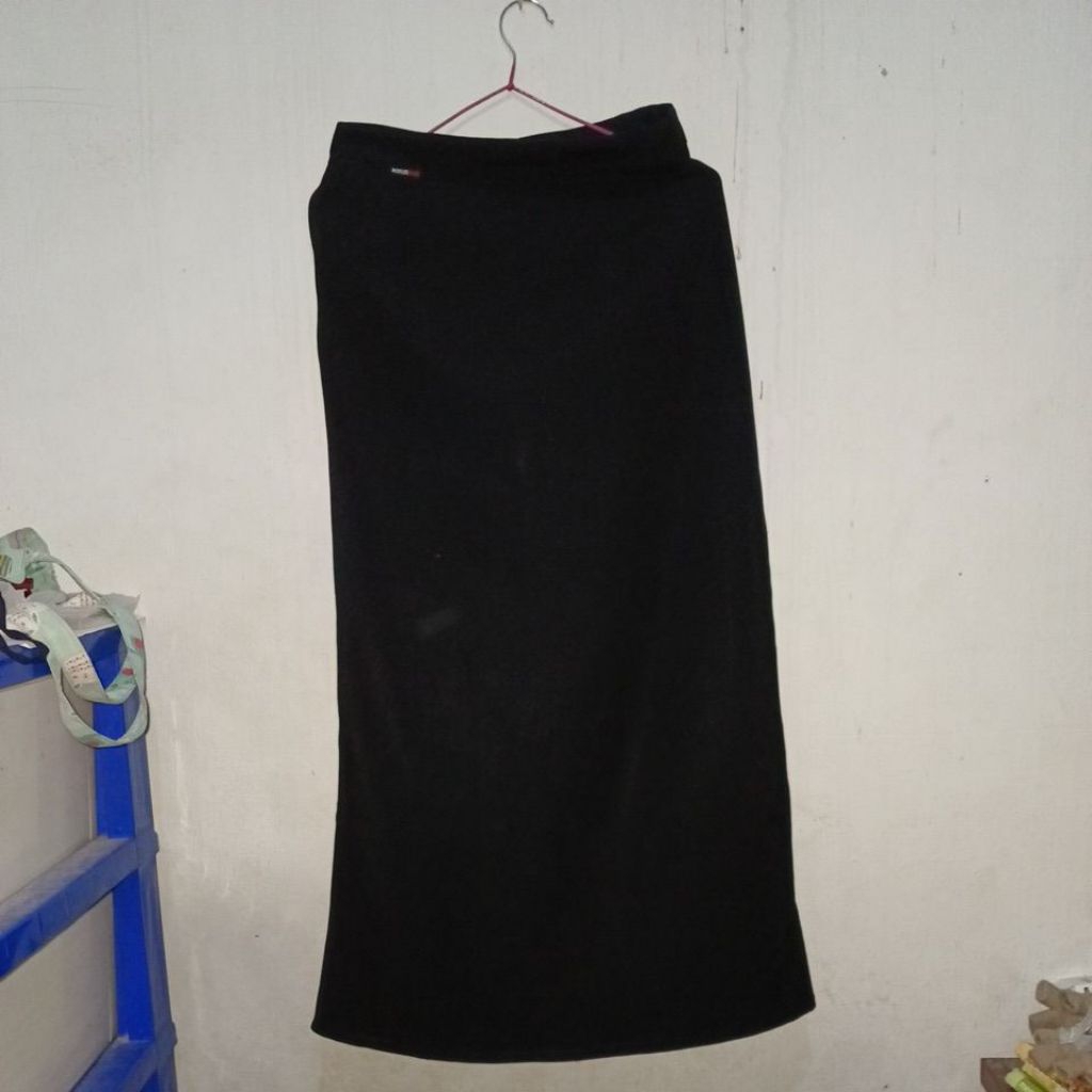 (PRELOVED PRIBADI) ROK SPAN HITAM POLOS