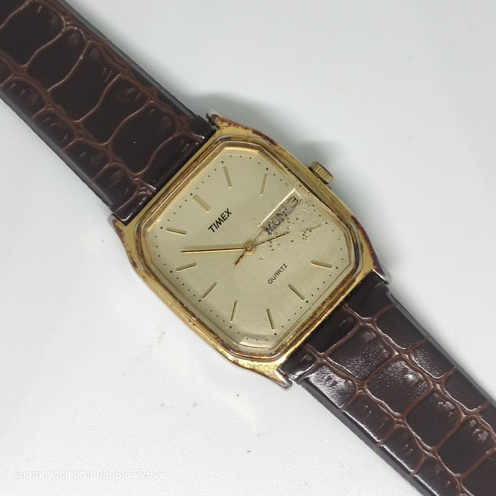 Jam Tank Timex T 40 Gold Vintage Bekas