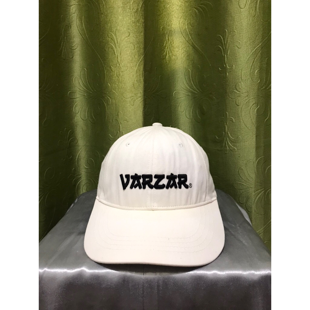 TOPI VARZAR