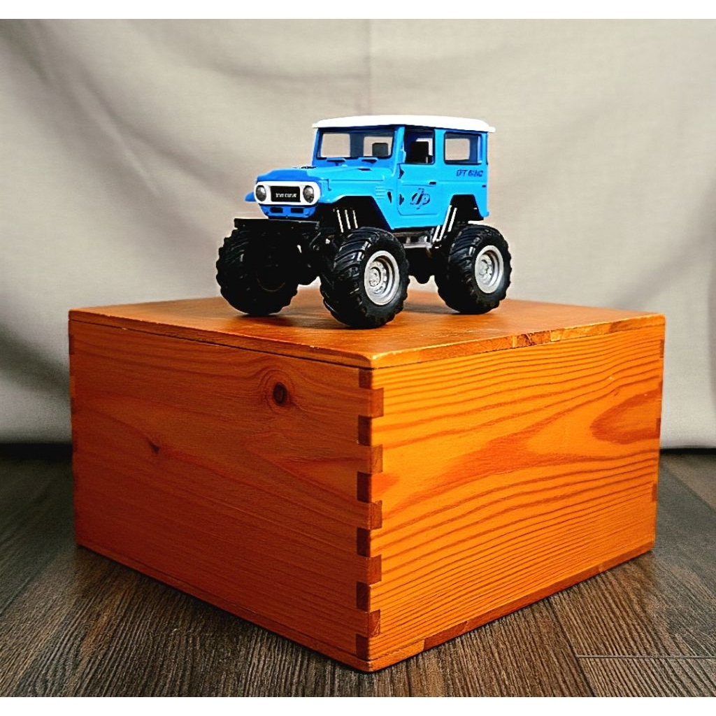 Diecast Toyota LandCruiser Jeep Hardtop miniatur mobil jeep modern city