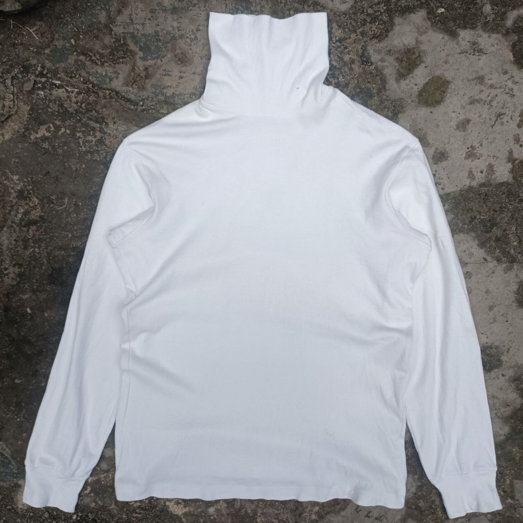 Turtleneck uniqlo second preloved putih bersih