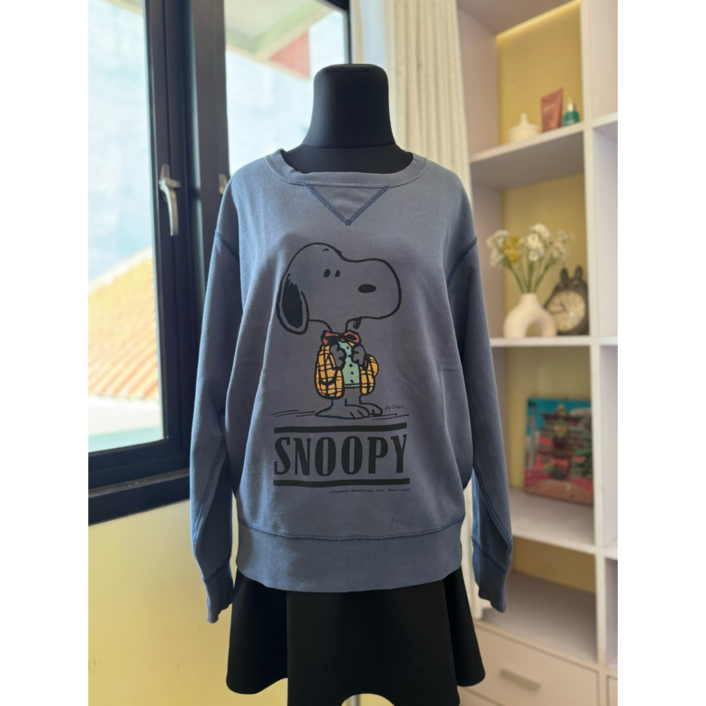 uniqlo snoopy crewneck