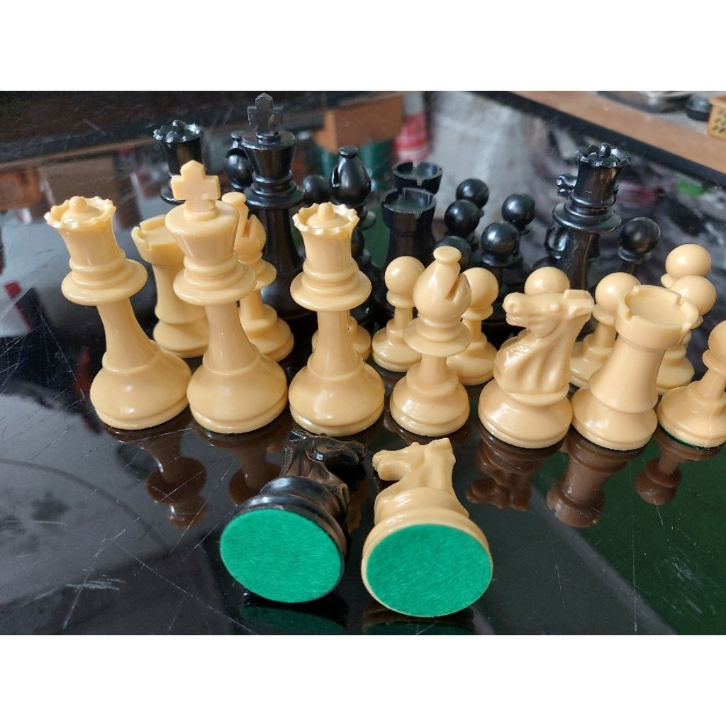 Buah catur plastik solid,import,standar turnamen.( Buah saja).