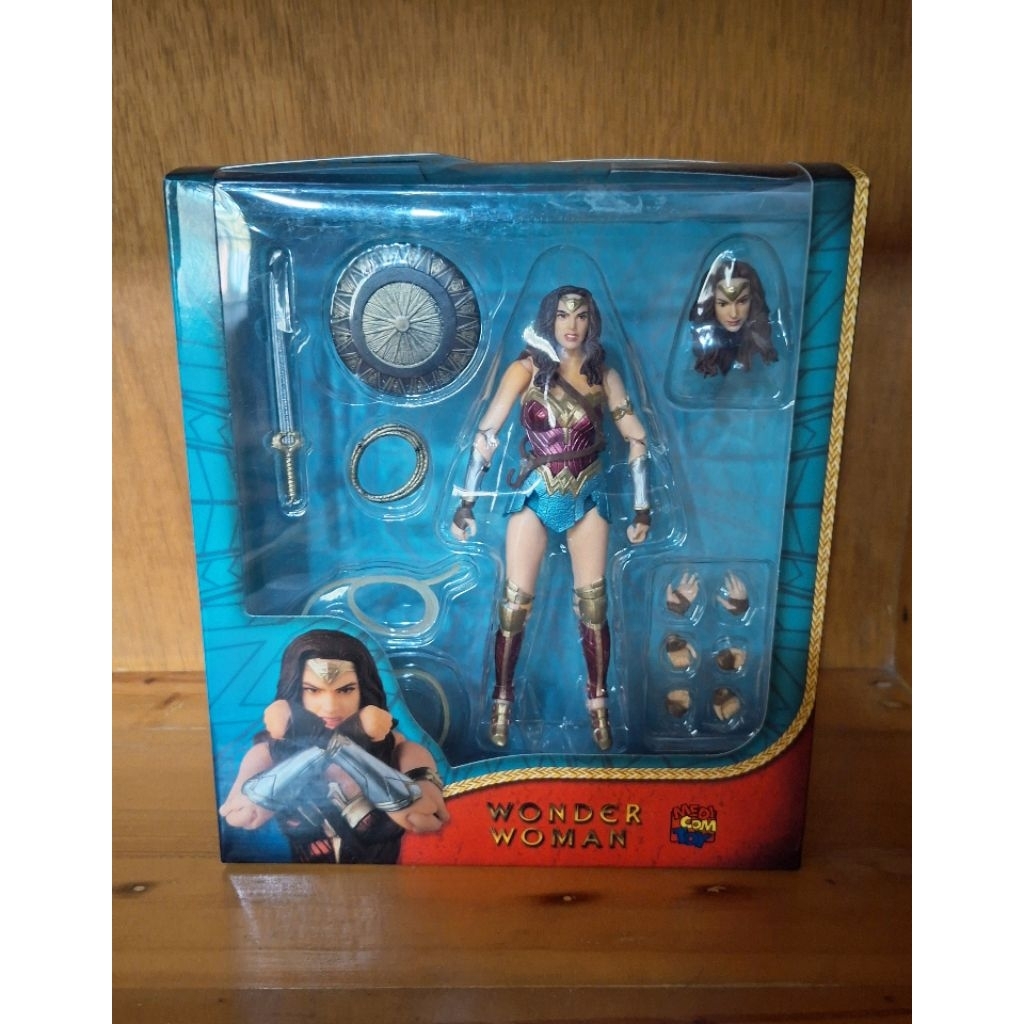 Wonder Woman MAFEX Action Figure COMPLETE