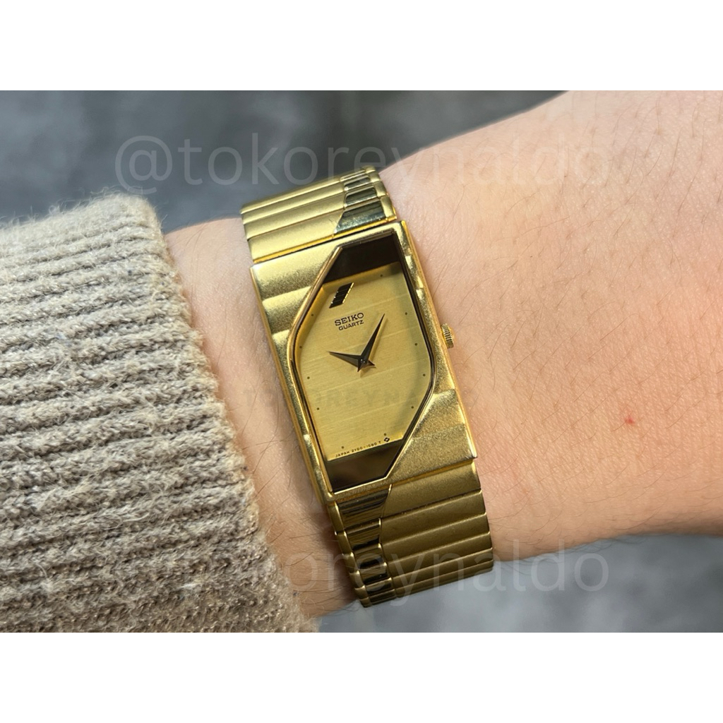 JAM TANGAN VINTAGE SEIKO "HALF MOON G0LD BAR" BRACELET G0LD TONE G0LD TEXTURED DIAL 2Y00 LX1685N
