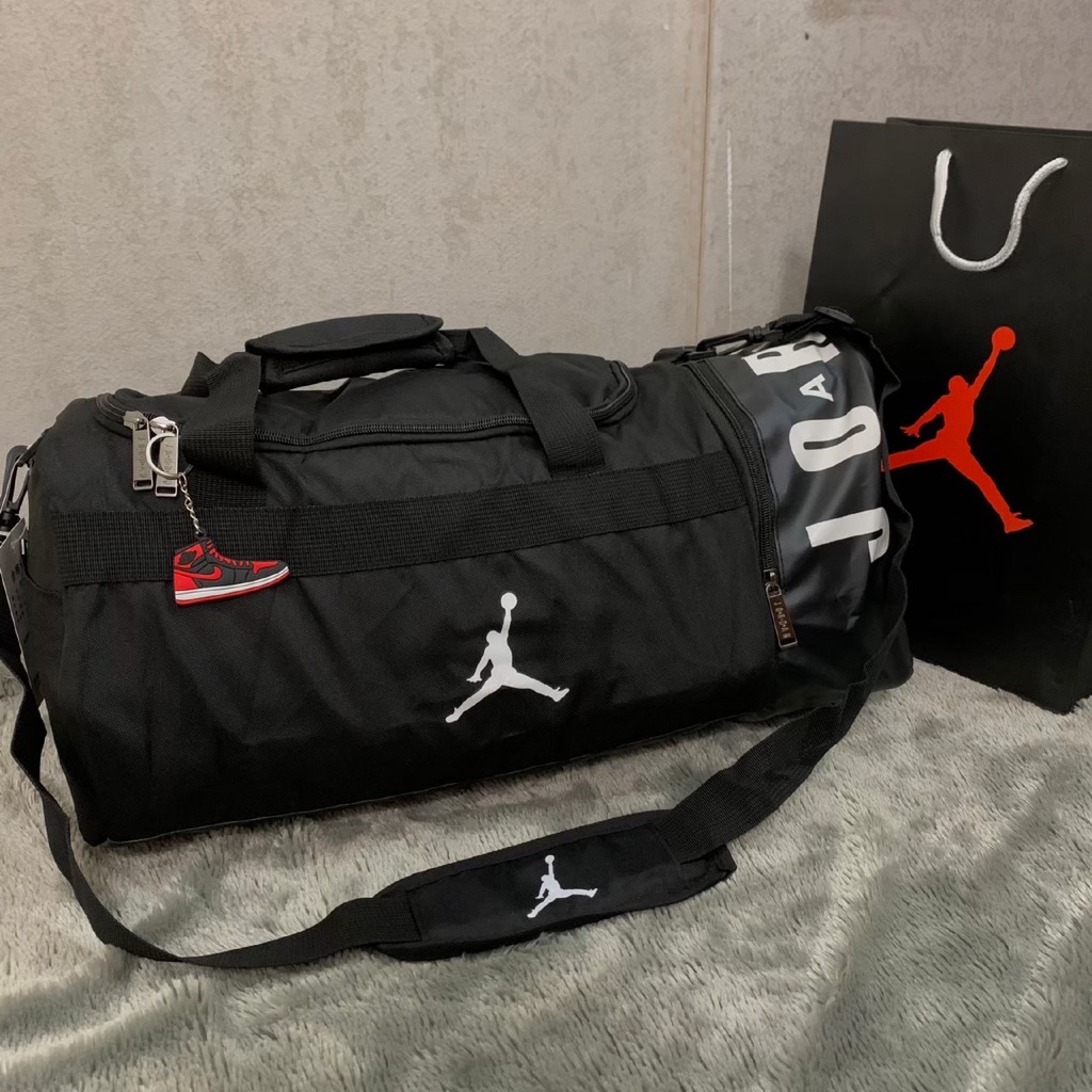 TAS DUFFLE BAGS JORDAN FONT ORIGINAL BLACK NAVY RED / TAS TRAVEL BAGS PRIA WANITA / TAS TRAVEL FULL 