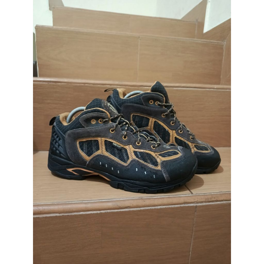 sepatu outdoor bekas Blackyak size 44