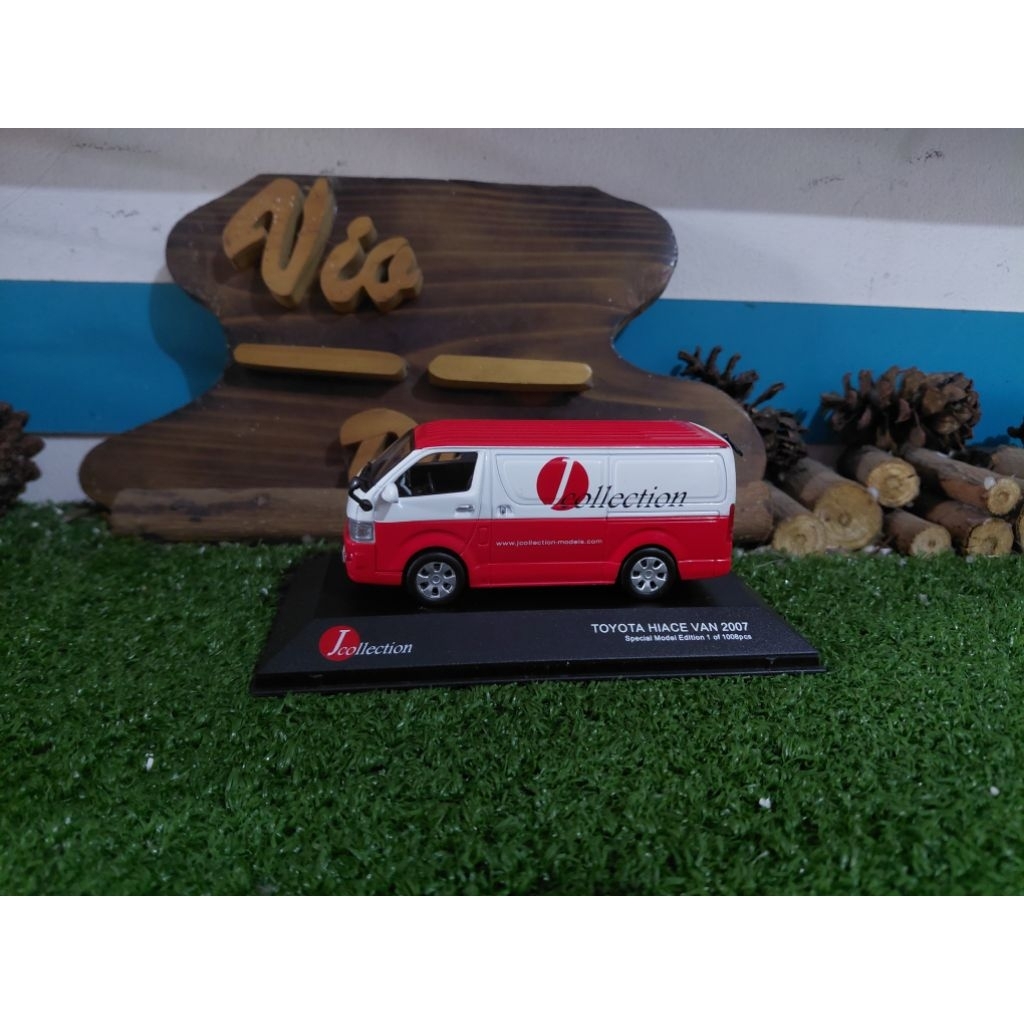 Diecast Miniatur Toyota Hiace skala 1:43