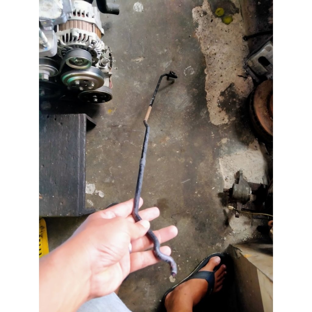 tiang penyanggah kap mesin mobil Ford frod fiesta copotan original