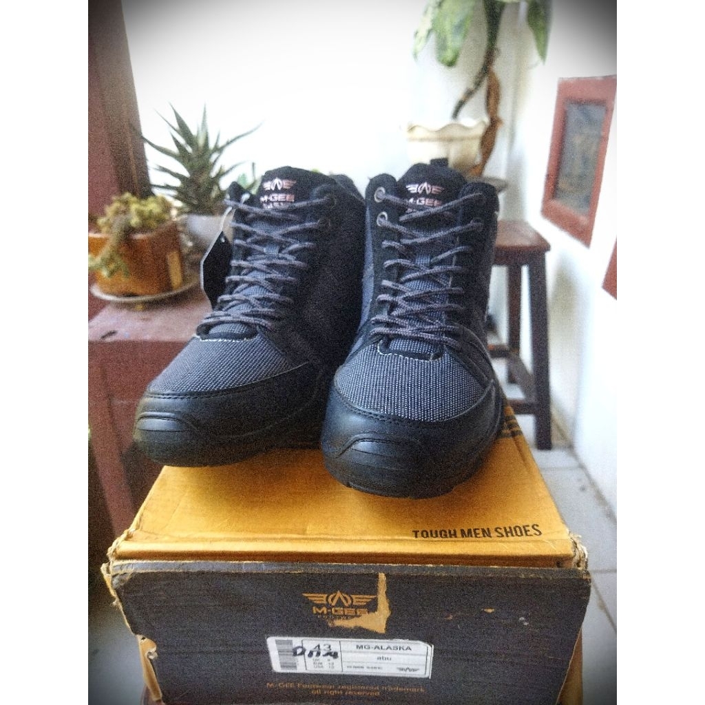 sepatu baru Mgee