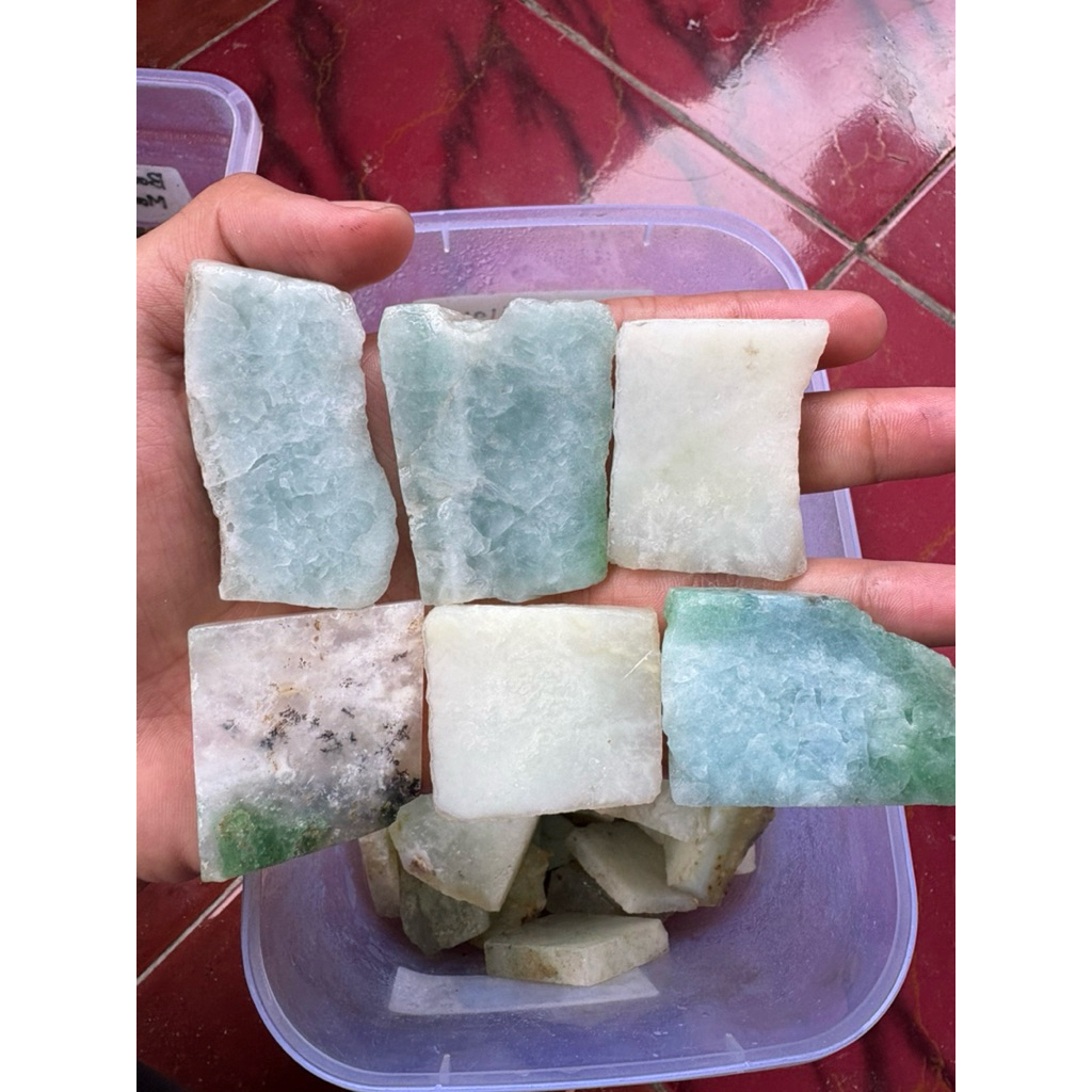 Giok hijau sulawesi / natural giok hijau sulawesi / bahan giok hijau sulawesi