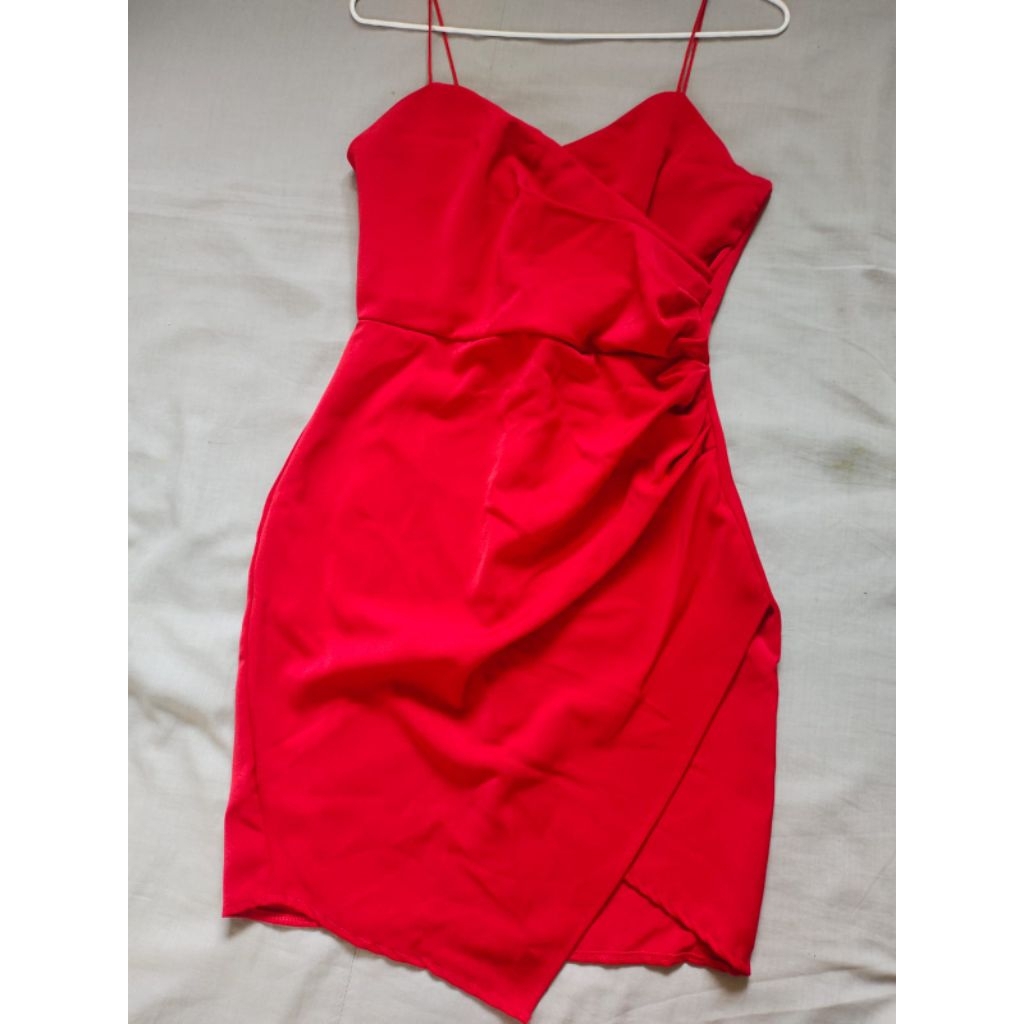 dress merah elegan