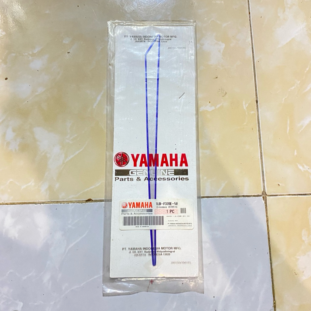 striping stiker bagian sayap kiri Yamaha Xeon RC GP series 2013 biru original YGP 1LB-F339E-50