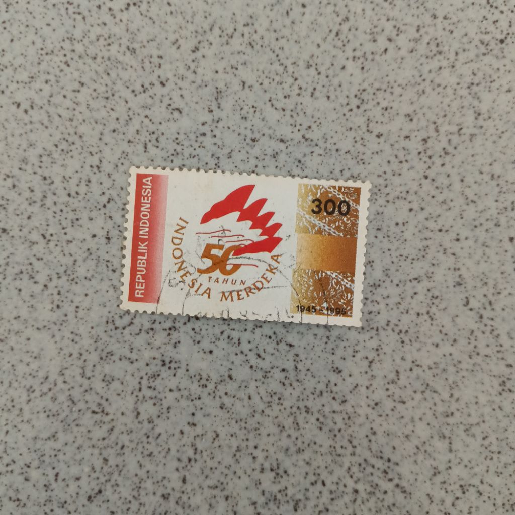1 biji Perangko Indonesia used seri 50 tahun Indonesia Merdeka tahun 1995 senilai 300 rupiah