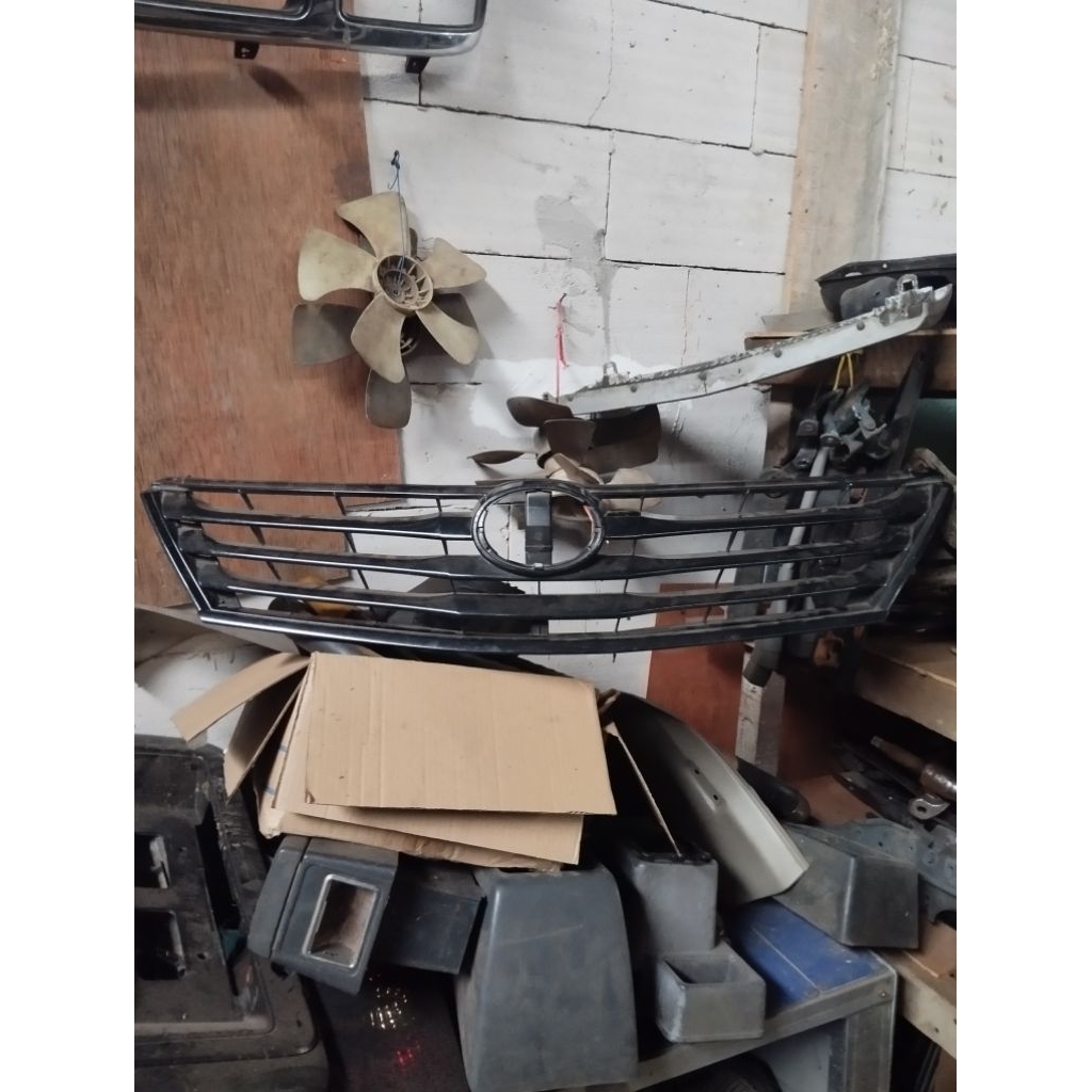 gril depan grand innova 2012