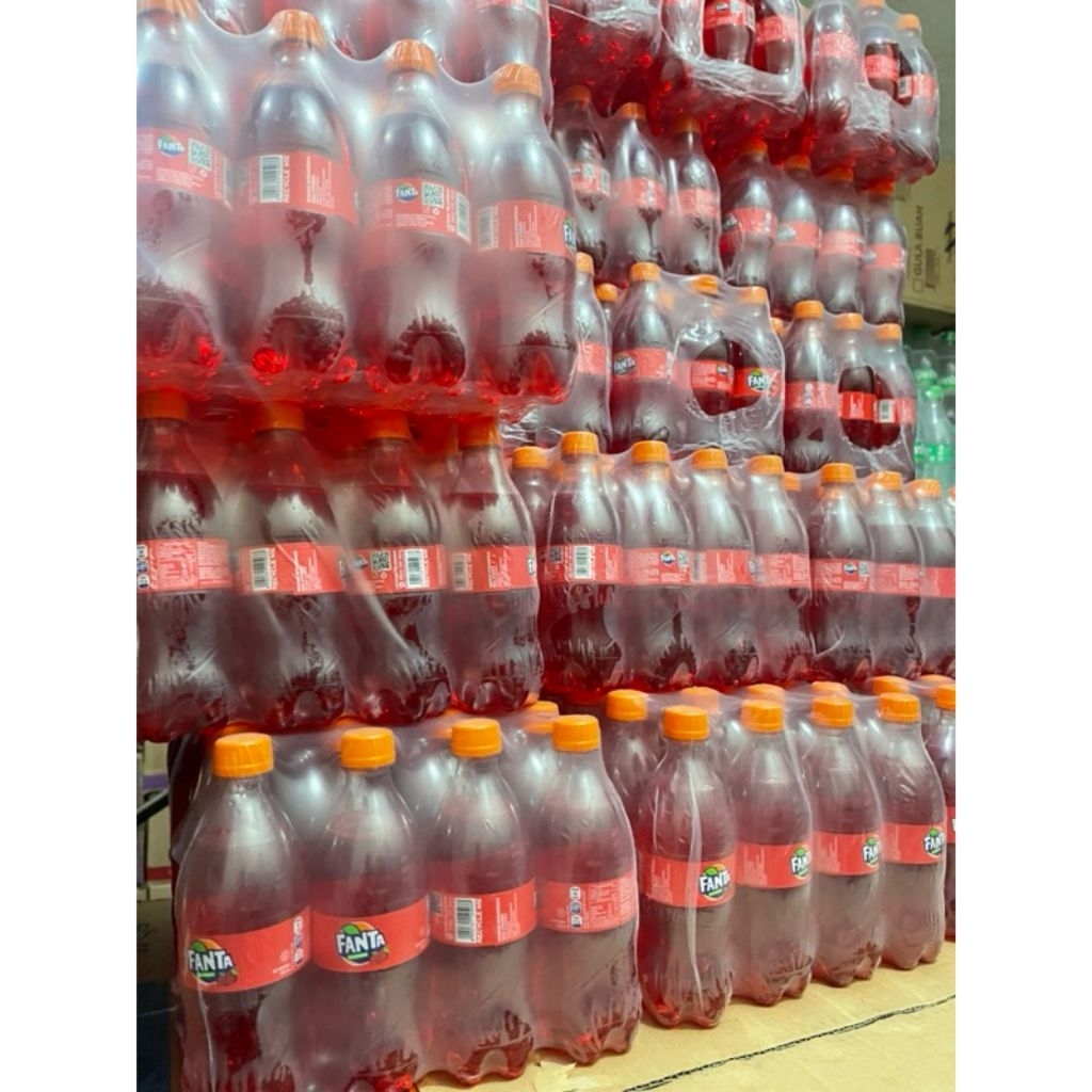Fanta Minuman Segar Rasa Strawberry 250 ML 1 DUS ISI 12 BOTOL