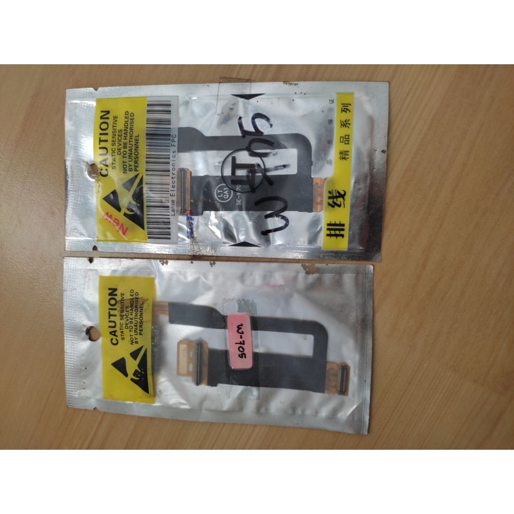 Fleksibel sony w705/g705 new old stock