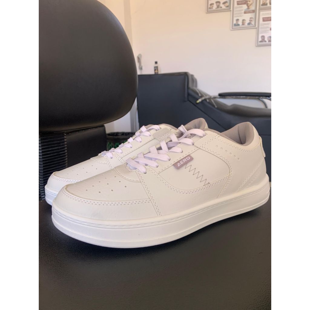AeroStreet sepatu putih