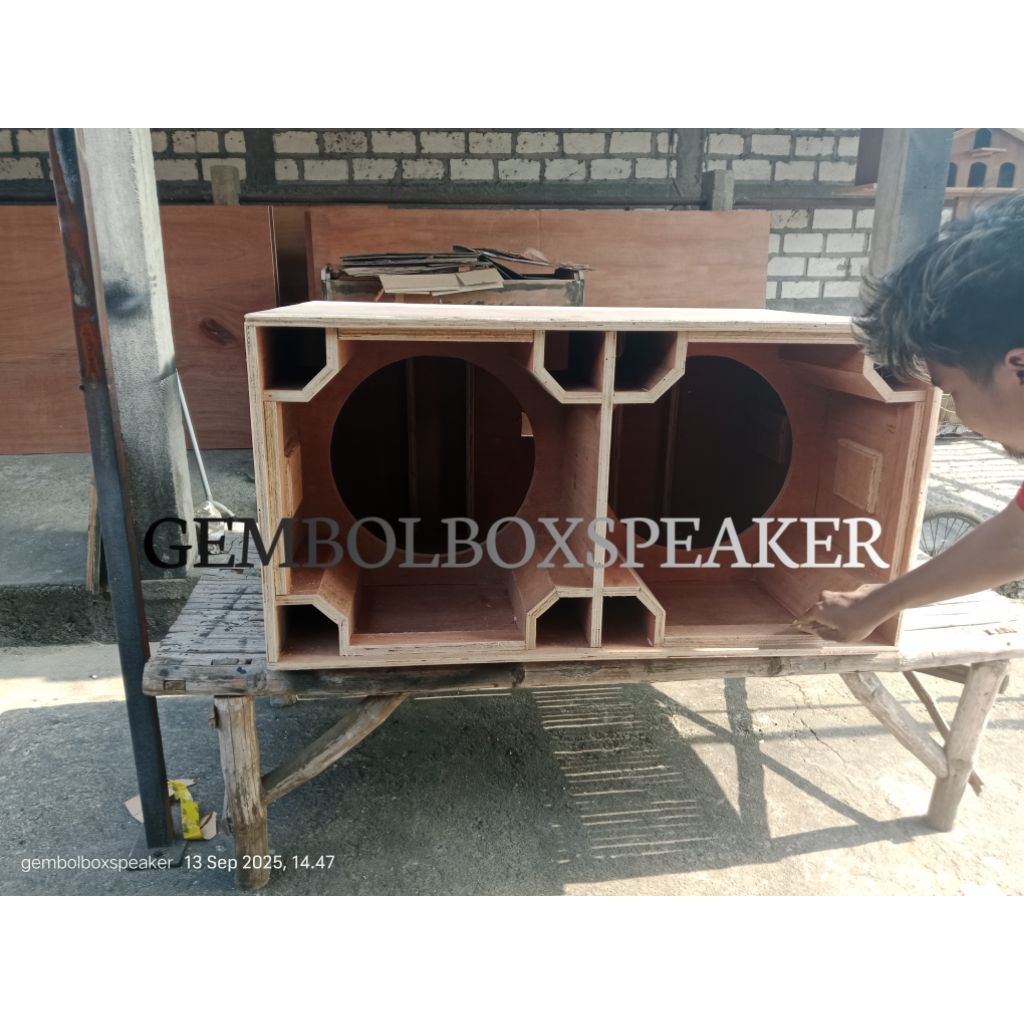 Box Speaker Planar 15 inch DOBEL
