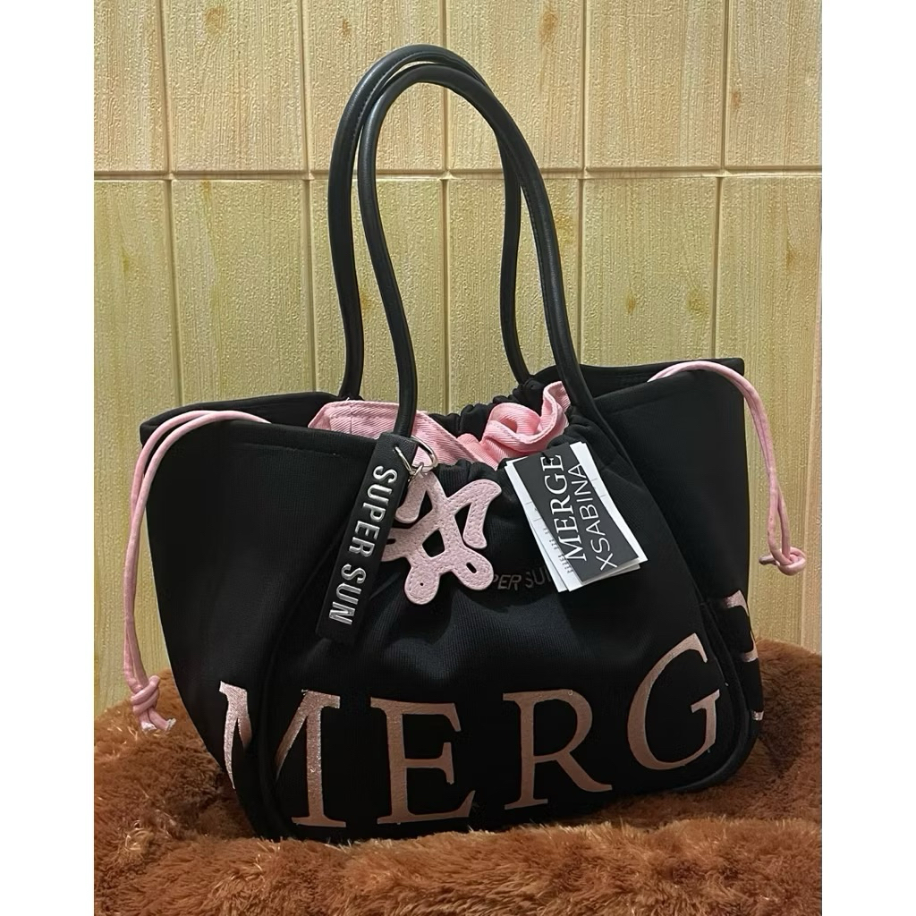 preloved totebag Merge sz M free charm